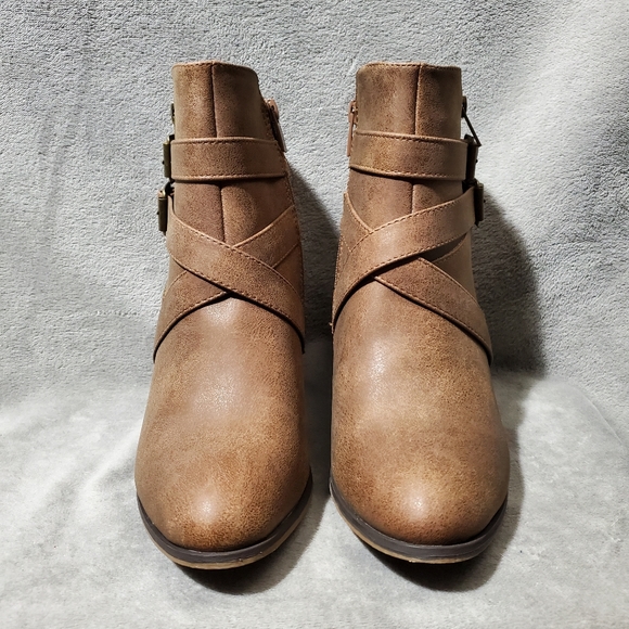 Forever Camila-69 NWOT Faux Leather Buckle and Strap Booties Tan Size 10 - Picture 2 of 12